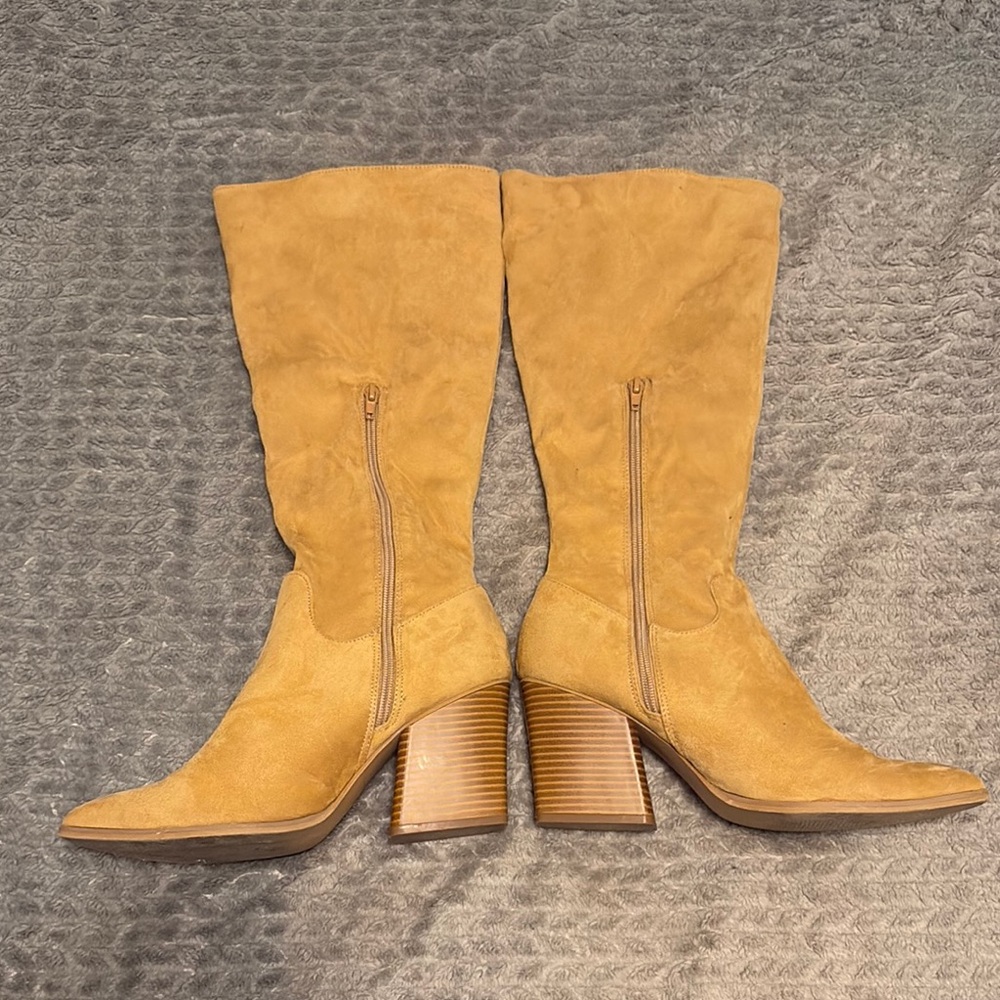 Women's Tan Suede Boots